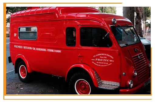 Petit camion rouge